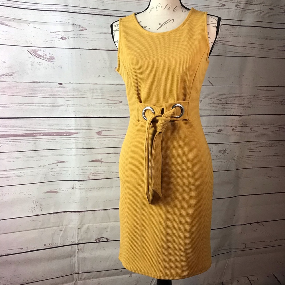 Romeo & Juliet Dress women size medium yellow